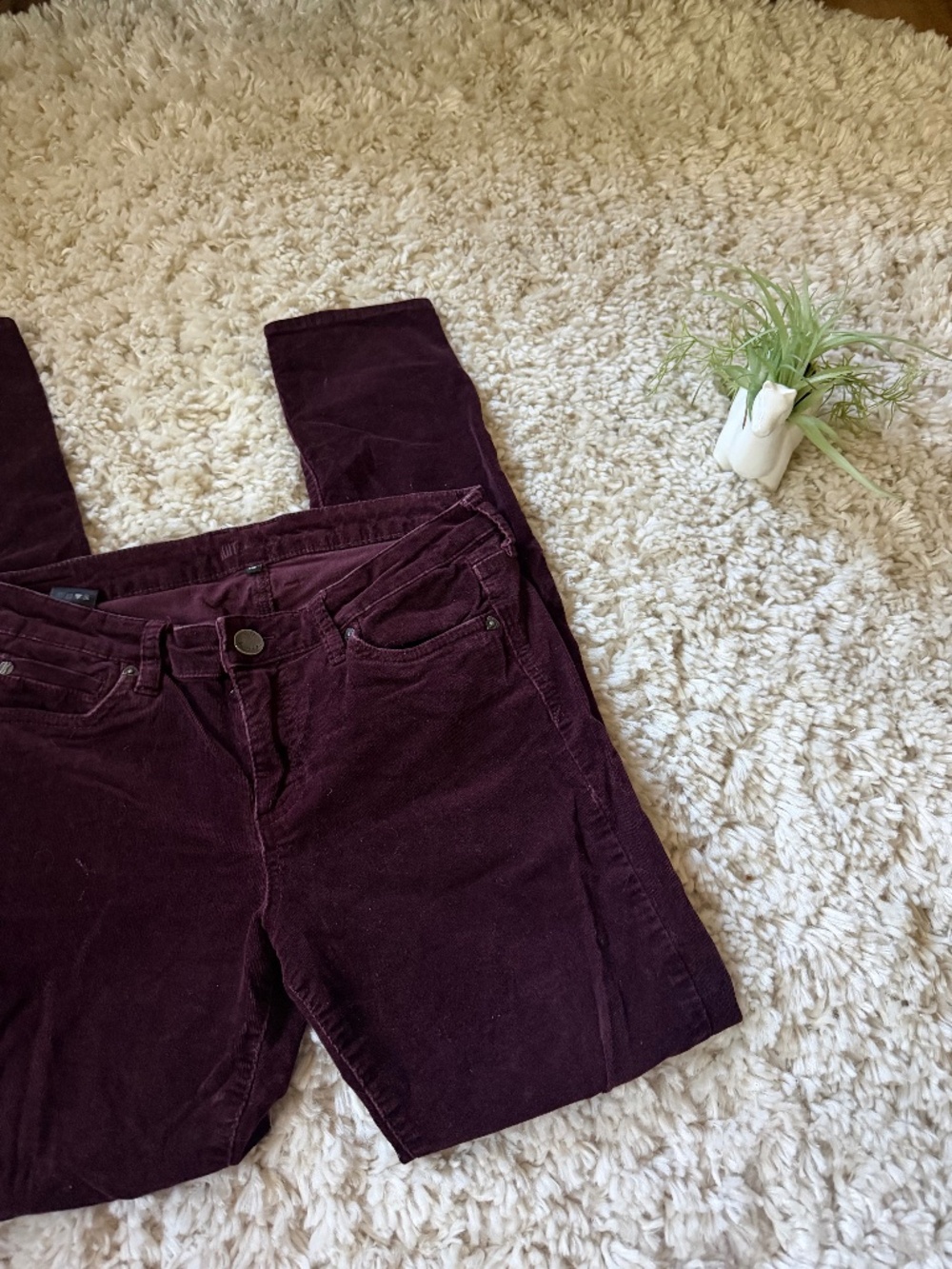 Kut from the Kloth vintage velvet like cute trendy straight-leg jeans in purple